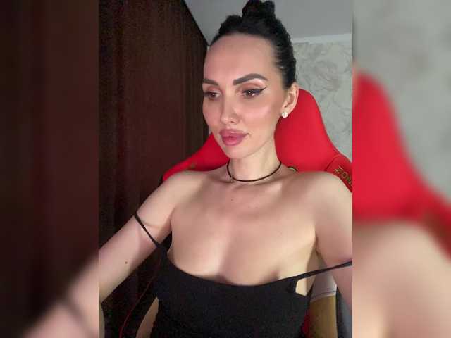  LolaFox chat room
