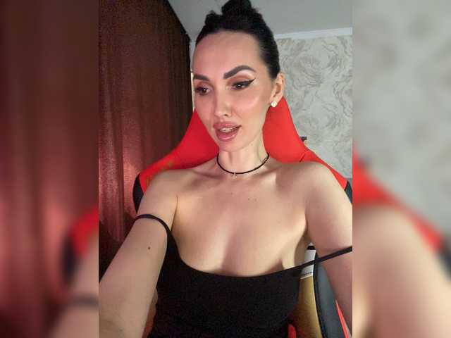  LolaFox chat room