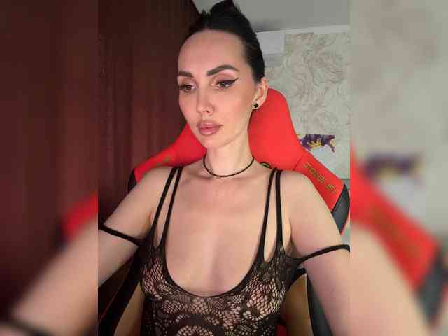 LolaFox live show