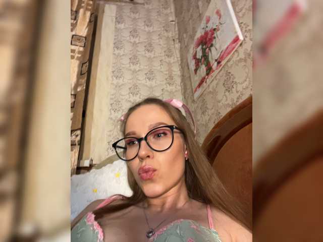 Milana22a live cam on BongaCams