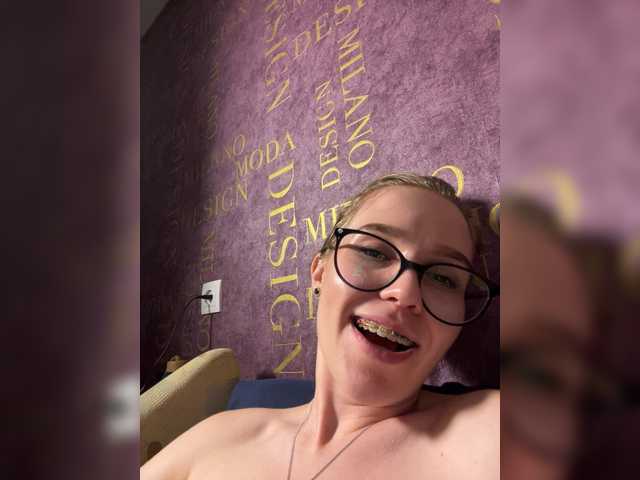 Milana22a live webcam show