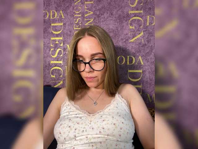 Milana22a live webcam show
