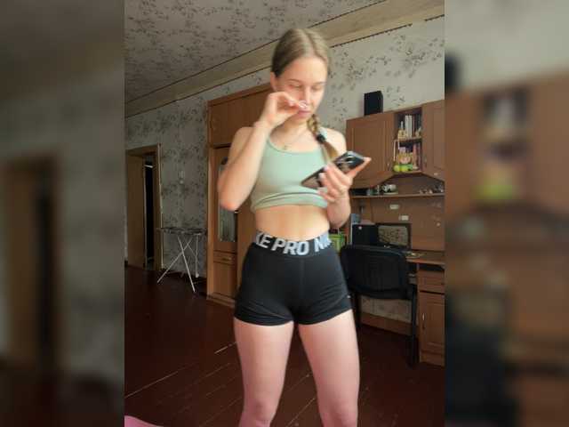 Milana22a live cam on BongaCams