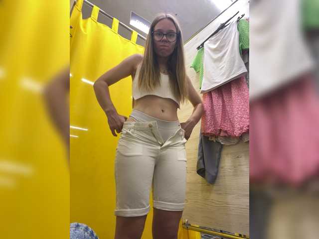 Milana22a live cam on BongaCams