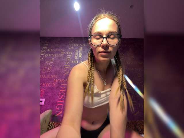 Milana22a live webcam show