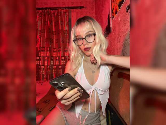 Milana22a live cam on BongaCams
