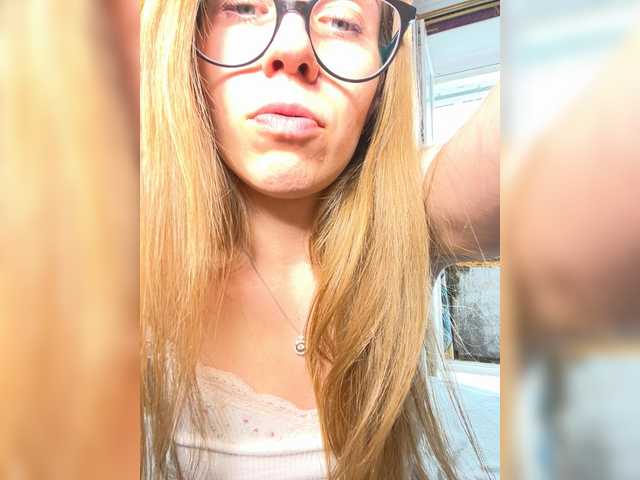 Milana22a live cam on BongaCams
