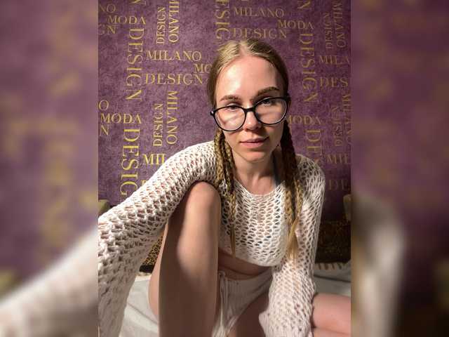Milana22a live webcam show
