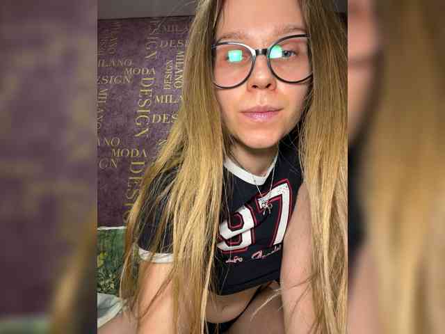 Milana22a webcam