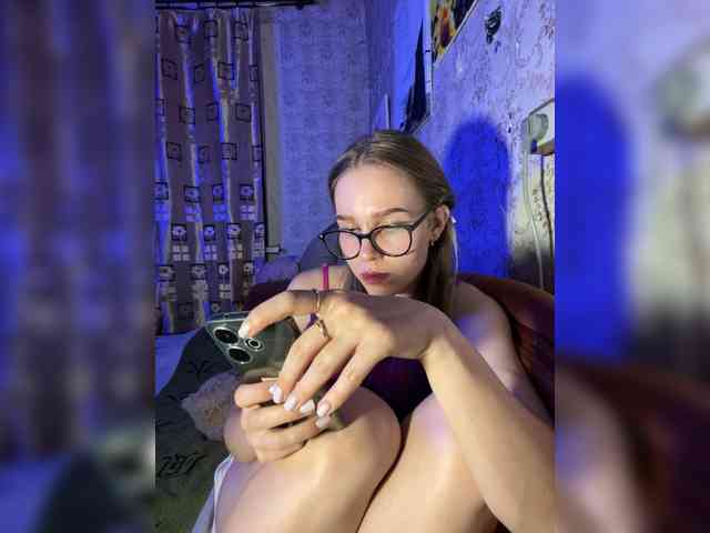 Milana22a webcam