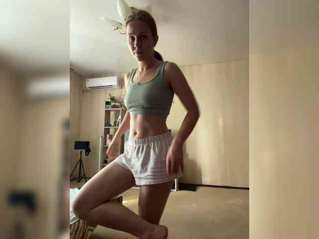 Milana22a webcam