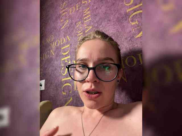 Milana22a webcam