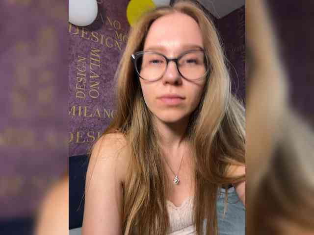 Milana22a webcam