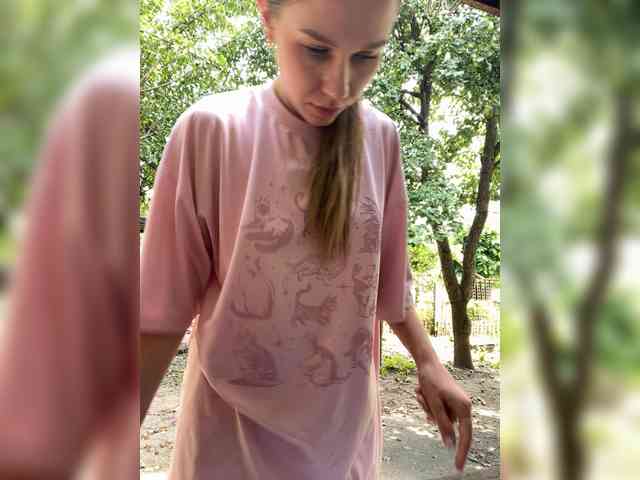 Milana22a webcam