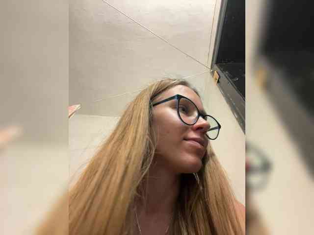 Milana22a webcam
