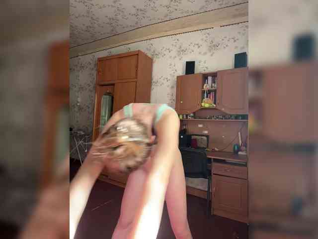 Milana22a webcam