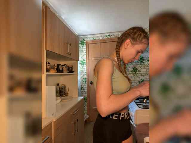 Milana22a webcam