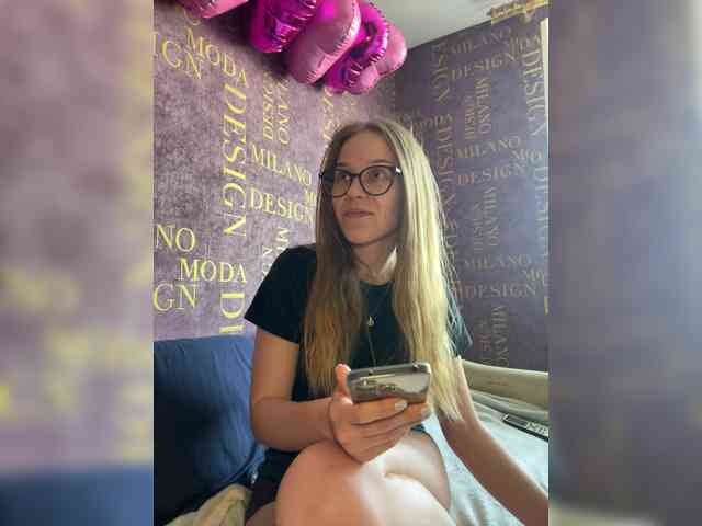 Milana22a webcam