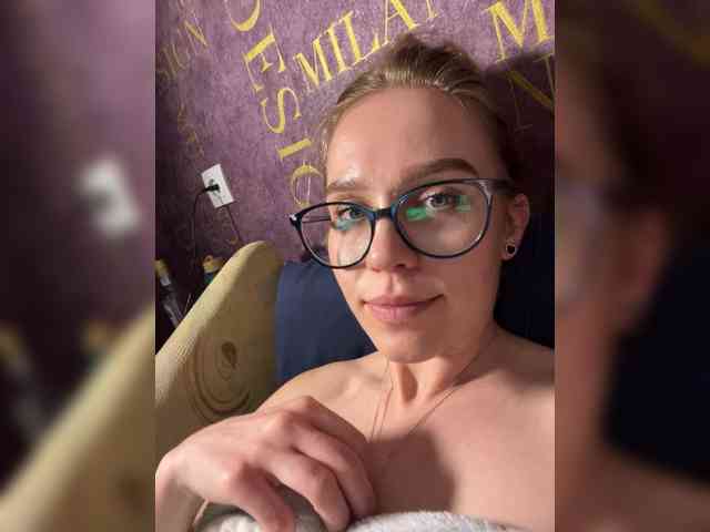 Milana22a webcam