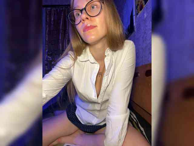 Milana22a webcam