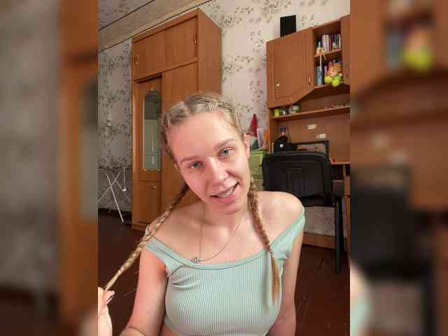 Milana22a webcam