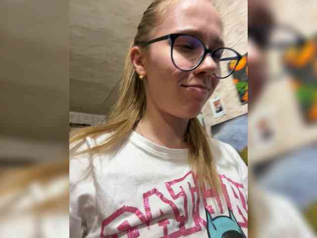 Milana22a webcam