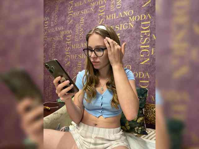 Milana22a webcam