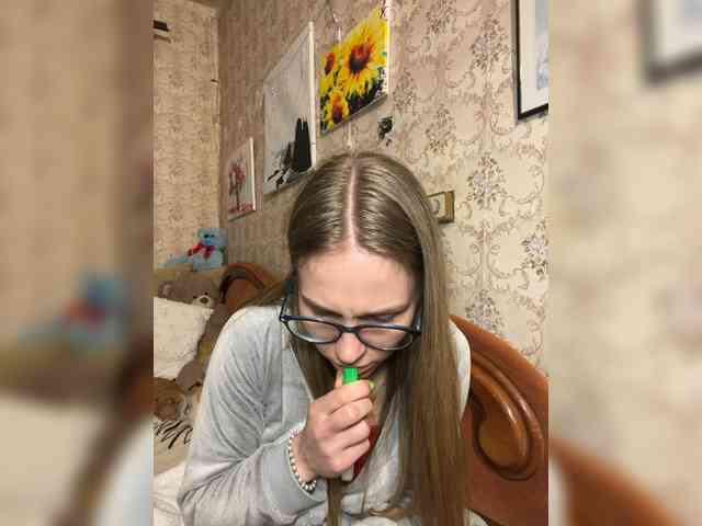 Milana22a webcam