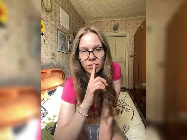 Milana22a webcam