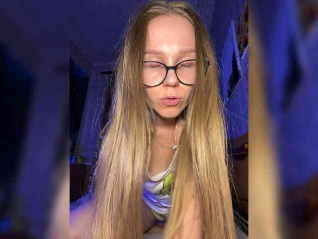 Milana22a webcam