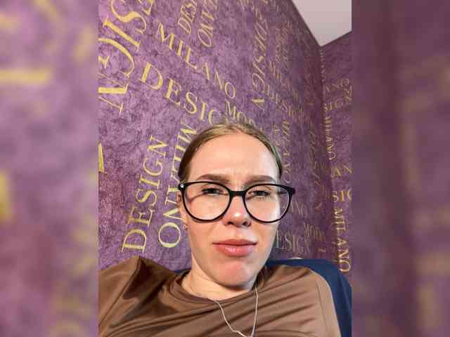 Milana22a webcam