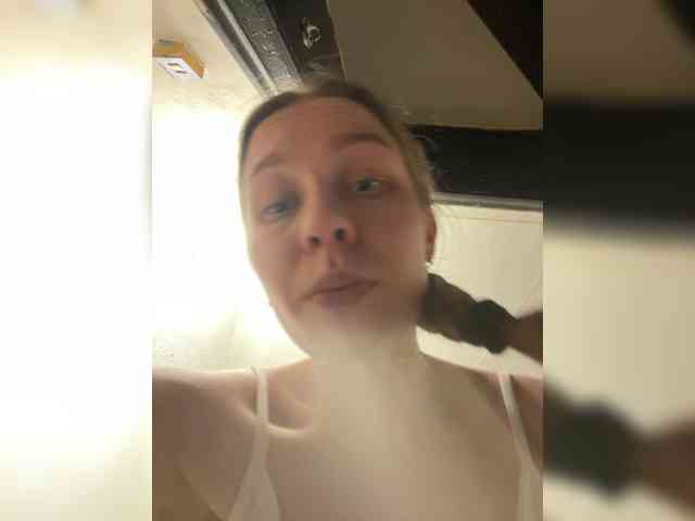 Milana22a webcam