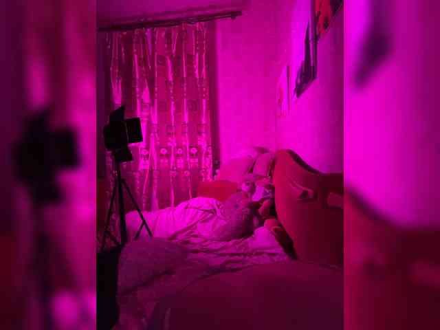 Milana22a webcam