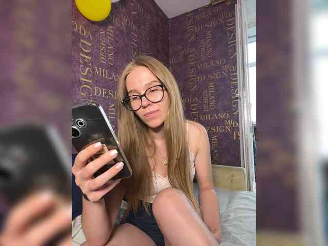 Milana22a webcam