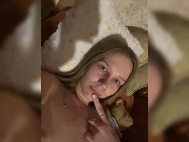 Milana22a webcam