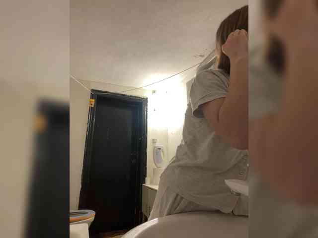 Milana22a webcam