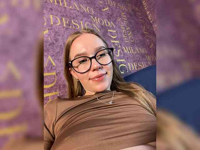 Milana22a webcam