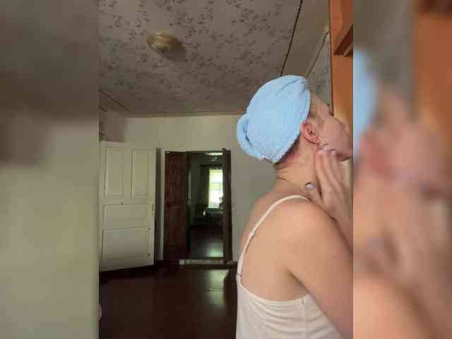 Milana22a webcam
