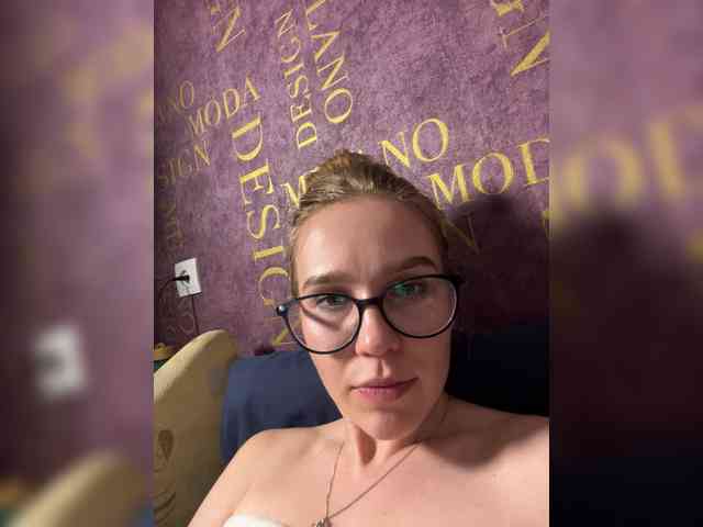 Milana22a webcam