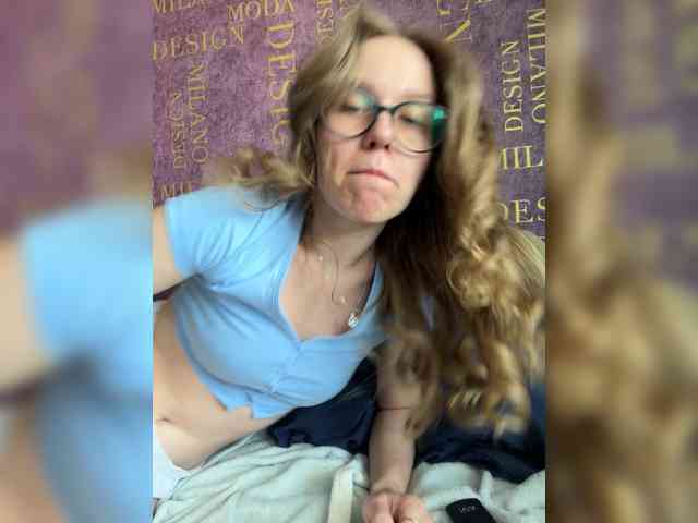 Milana22a webcam