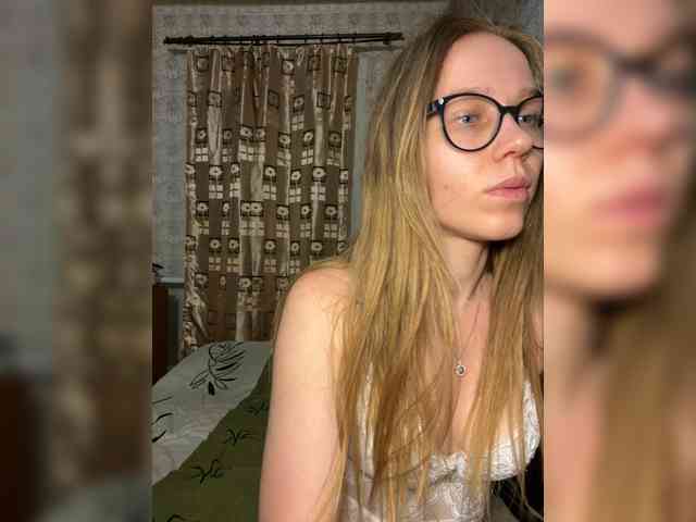 Milana22a webcam