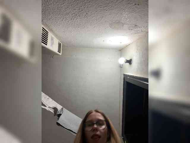 Milana22a webcam