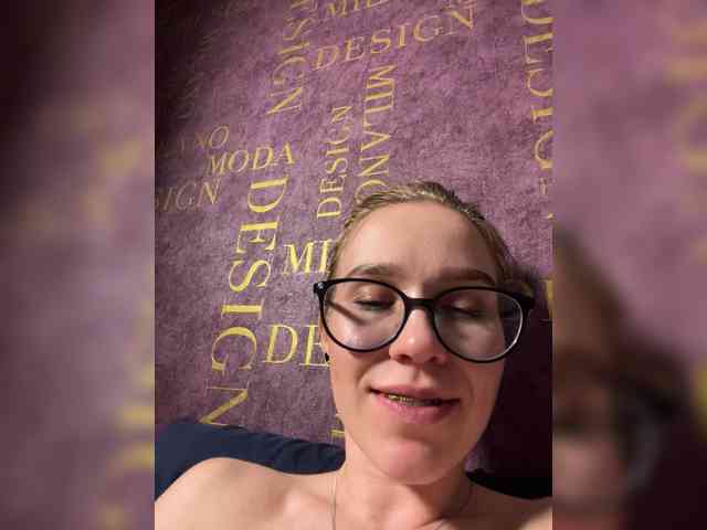 Milana22a webcam