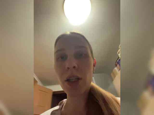 Milana22a webcam
