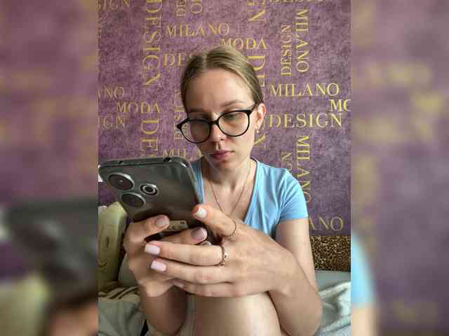 Milana22a webcam
