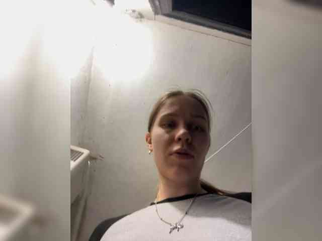 Milana22a webcam