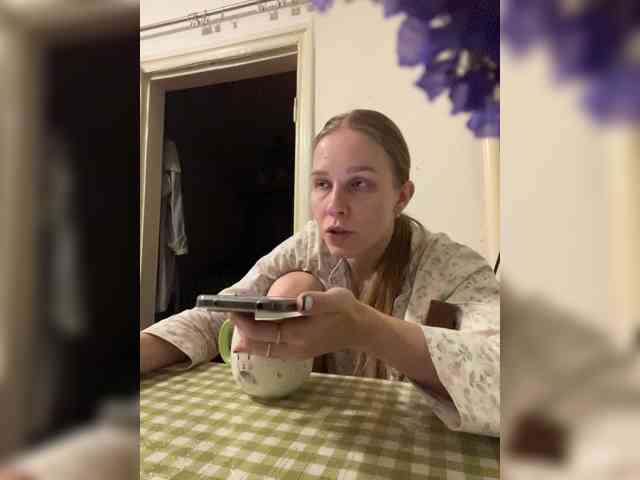 Milana22a webcam