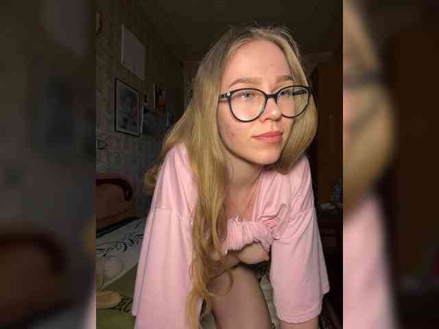 Milana22a webcam