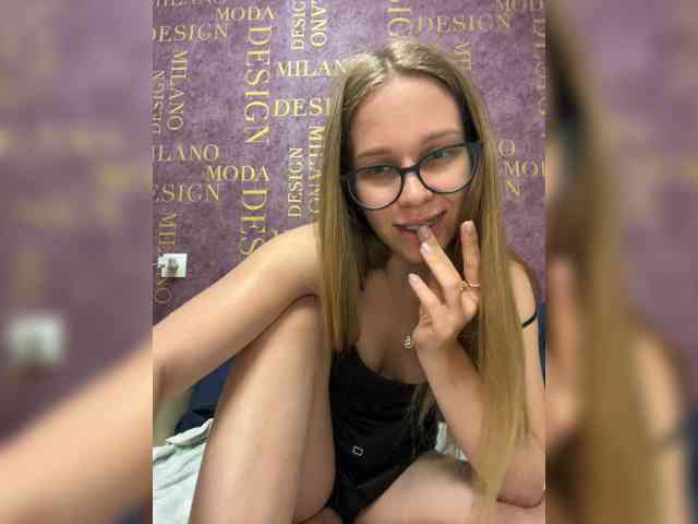 Milana22a webcam