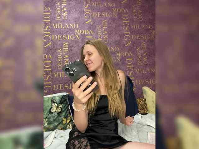 Milana22a webcam